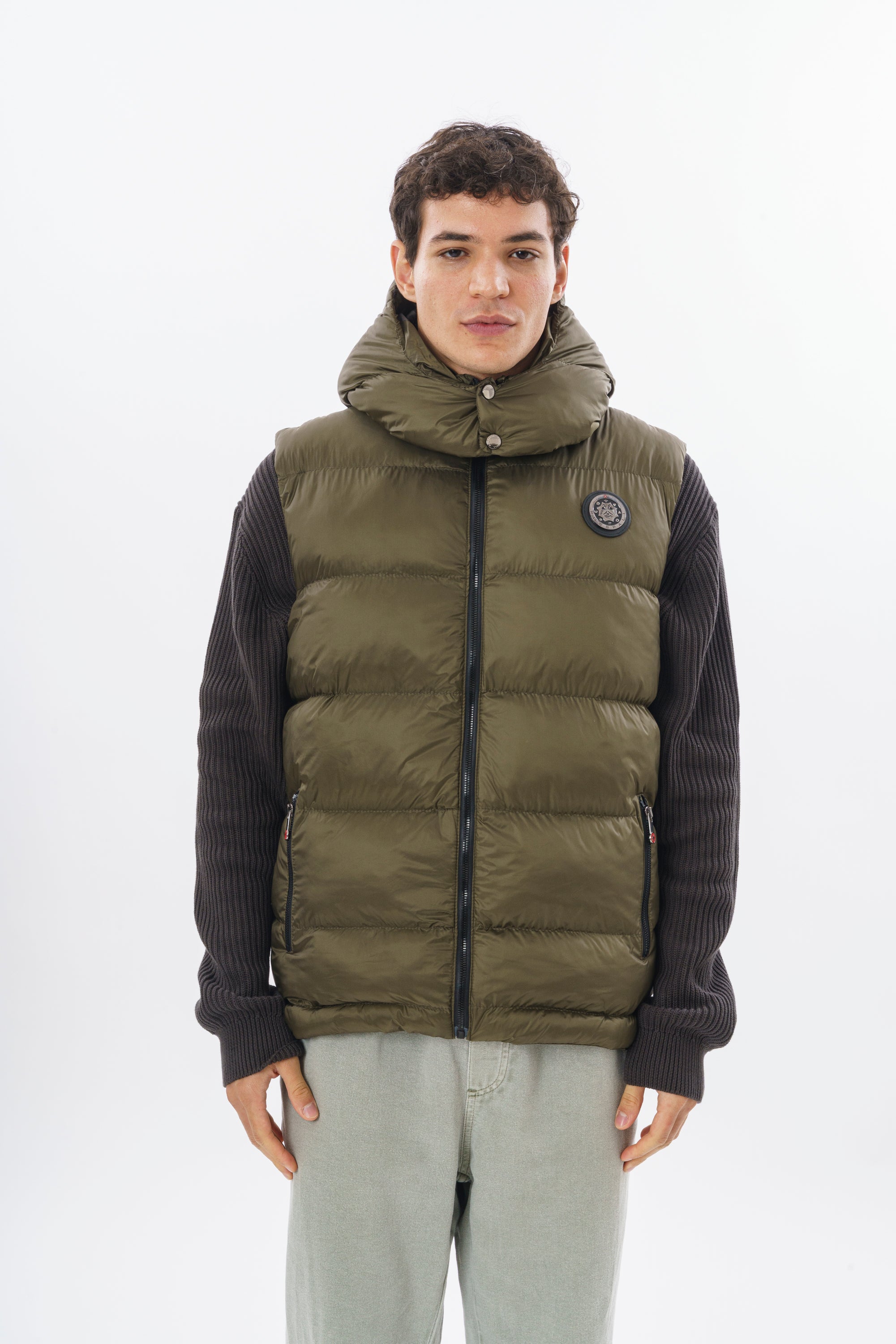 ROSSPALL Premium Puffer Vest – Timeless Warmth and Effortless Style