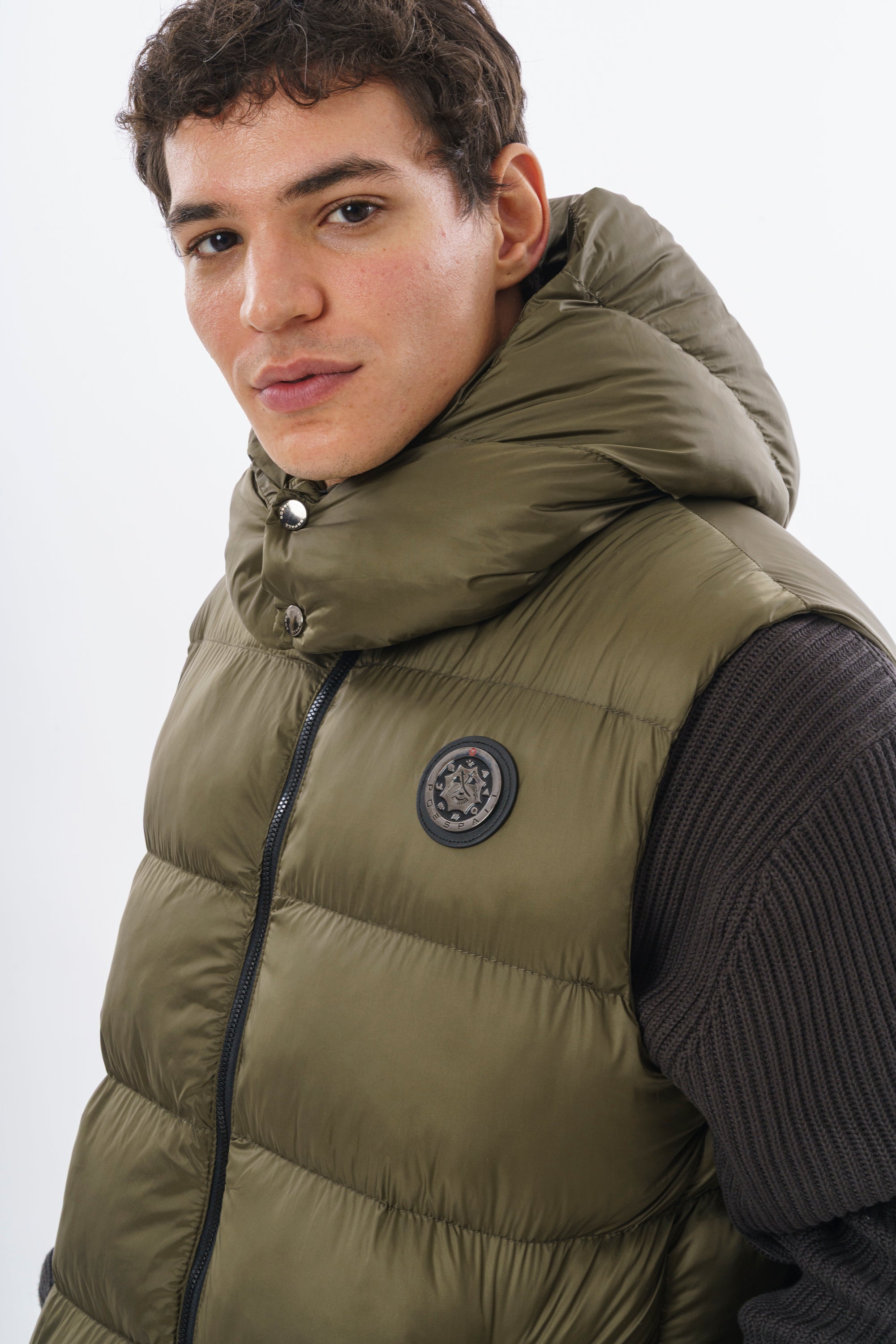 ROSSPALL Premium Puffer Vest – Timeless Warmth and Effortless Style