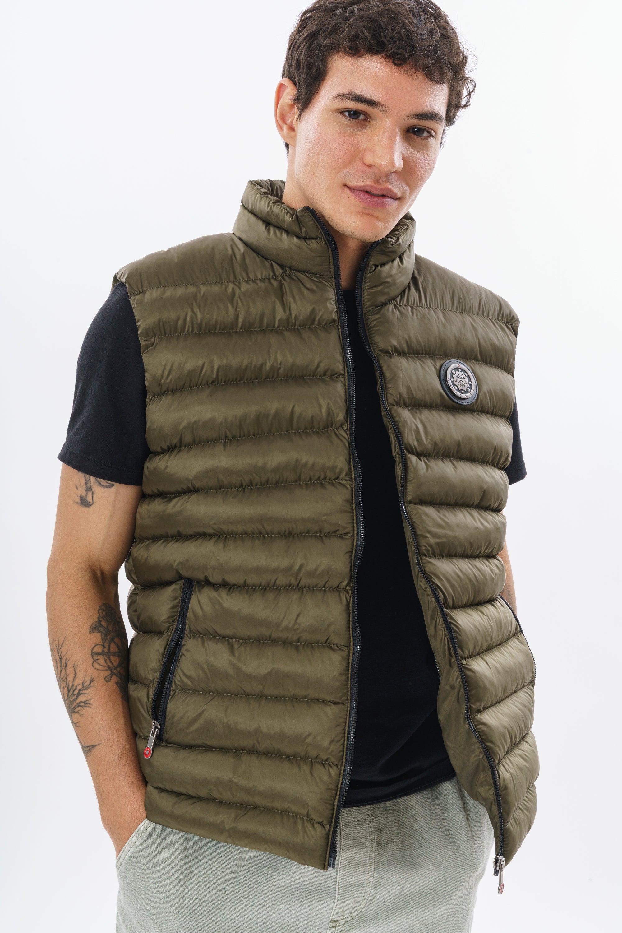 ROSSPALL Elevated Puffer Vest – Soft-Touch Finish & Refined Details