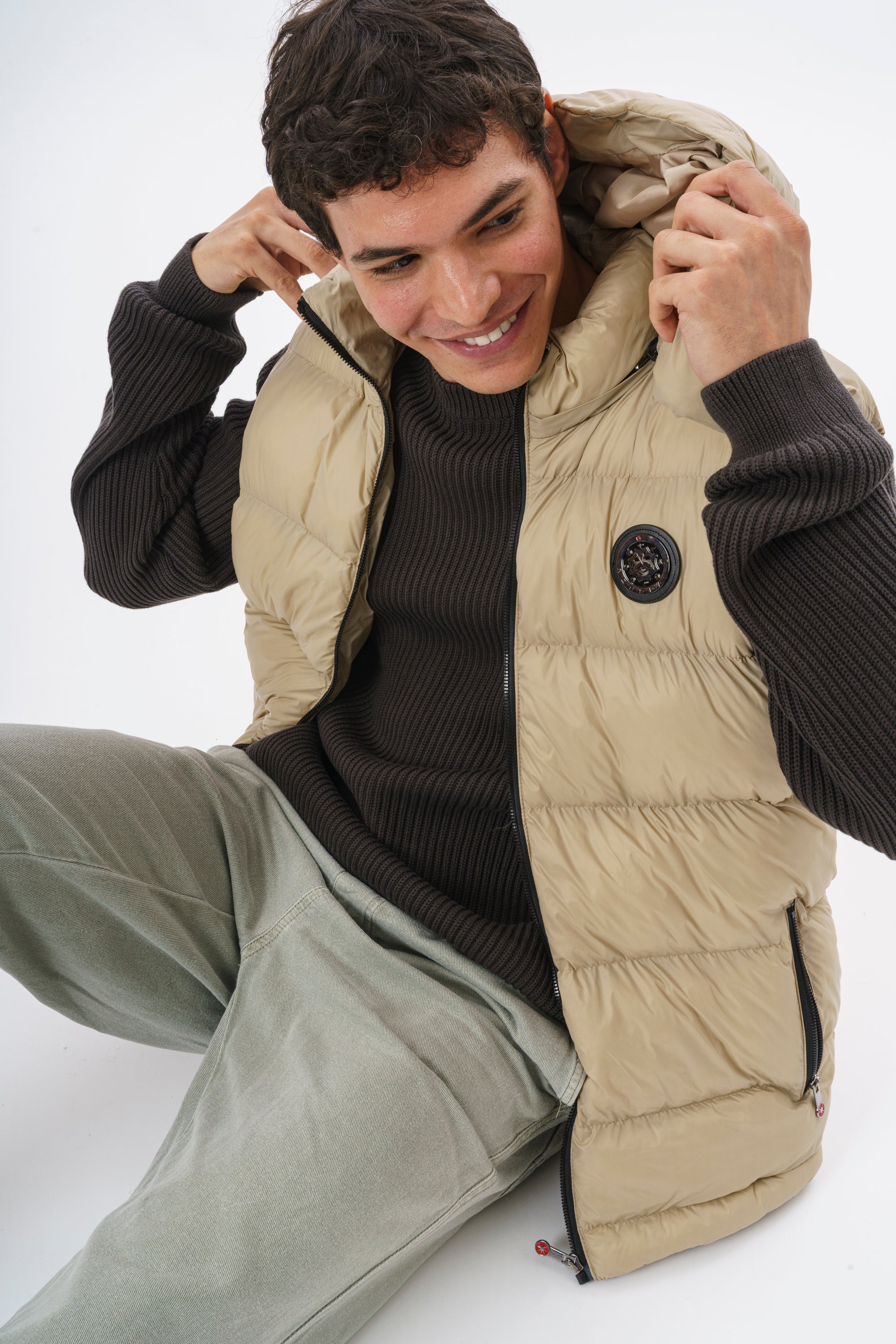 ROSSPALL Premium Puffer Vest – Timeless Warmth and Effortless Style