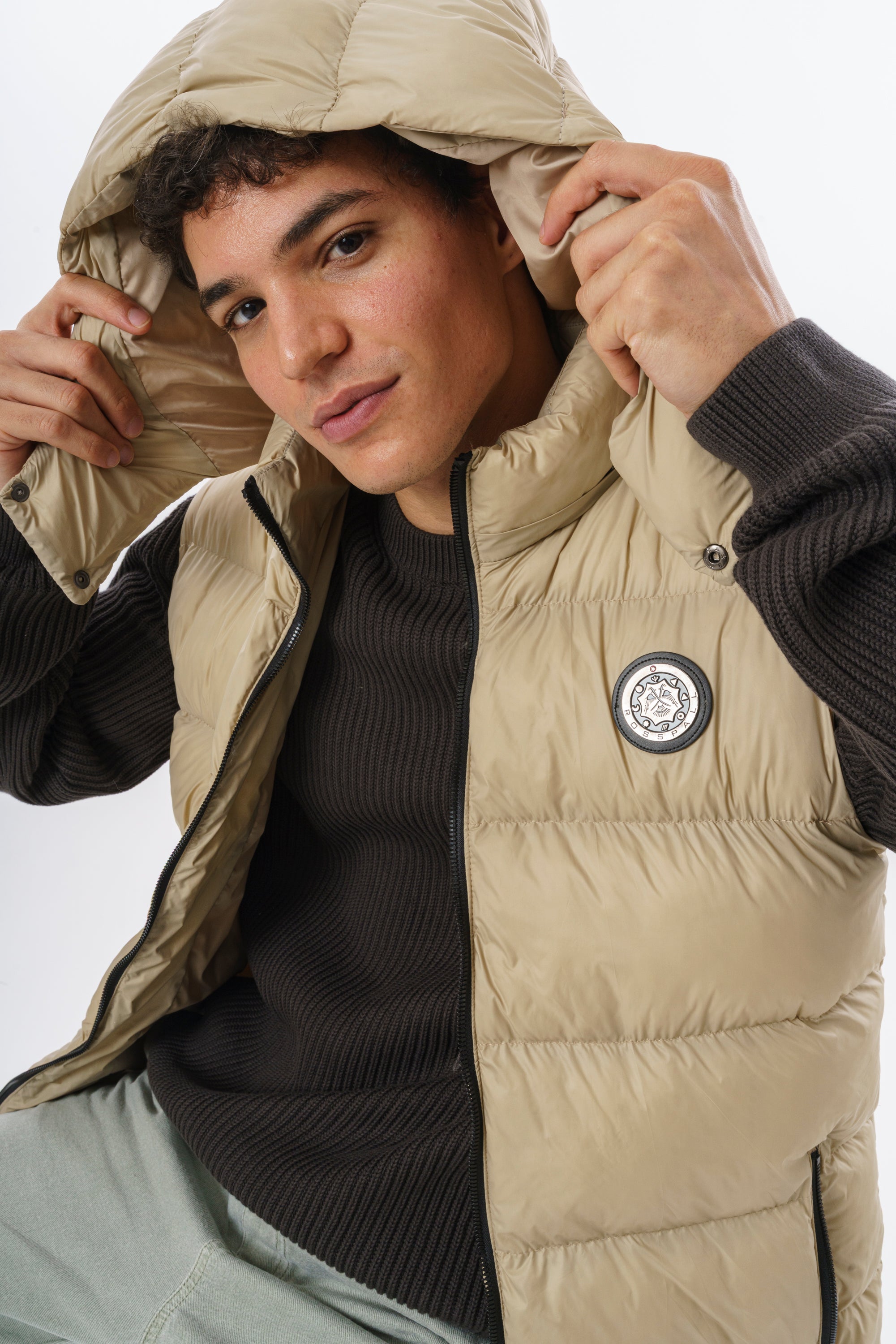 ROSSPALL Premium Puffer Vest – Timeless Warmth and Effortless Style