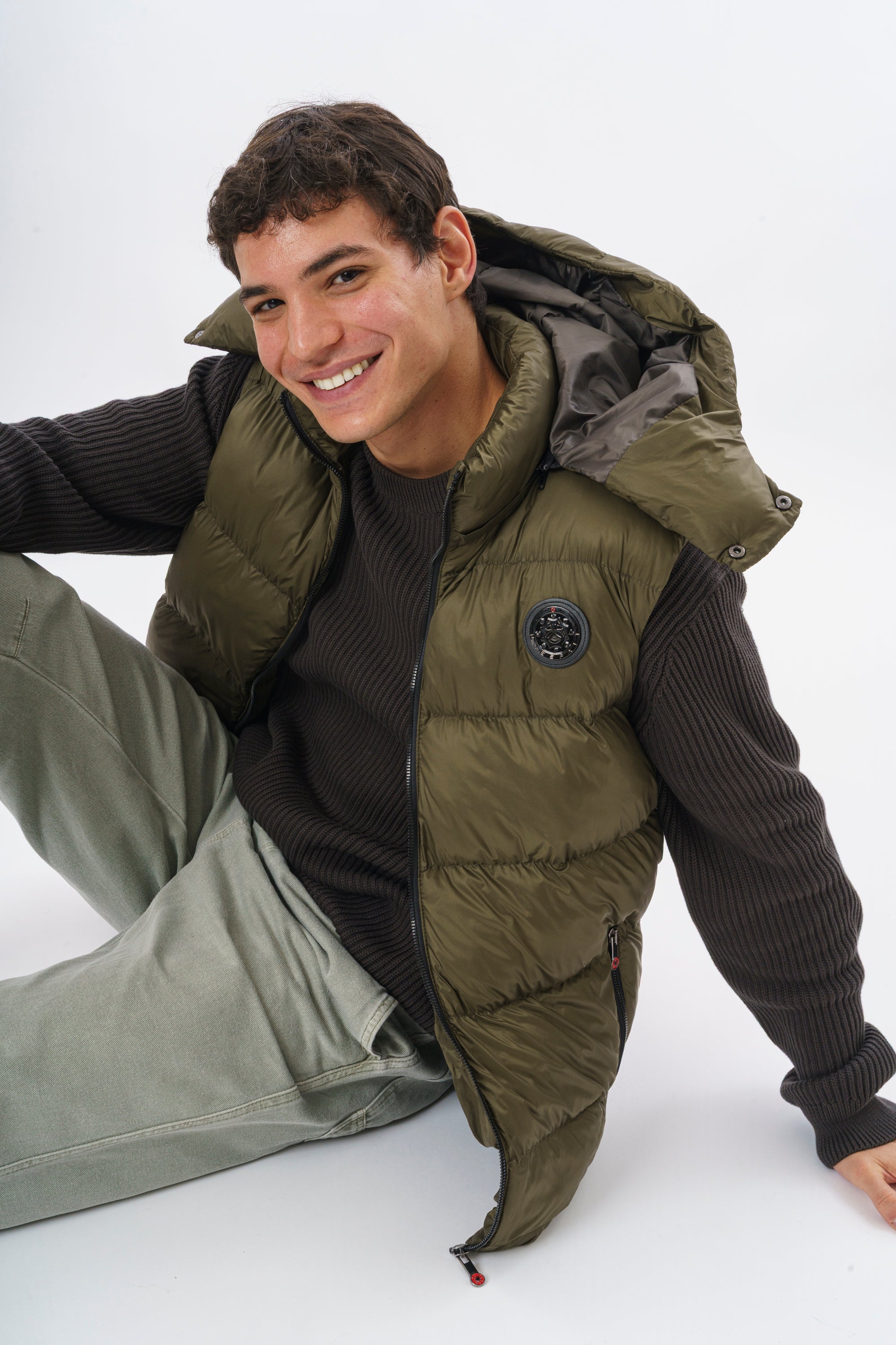 ROSSPALL Premium Puffer Vest – Timeless Warmth and Effortless Style