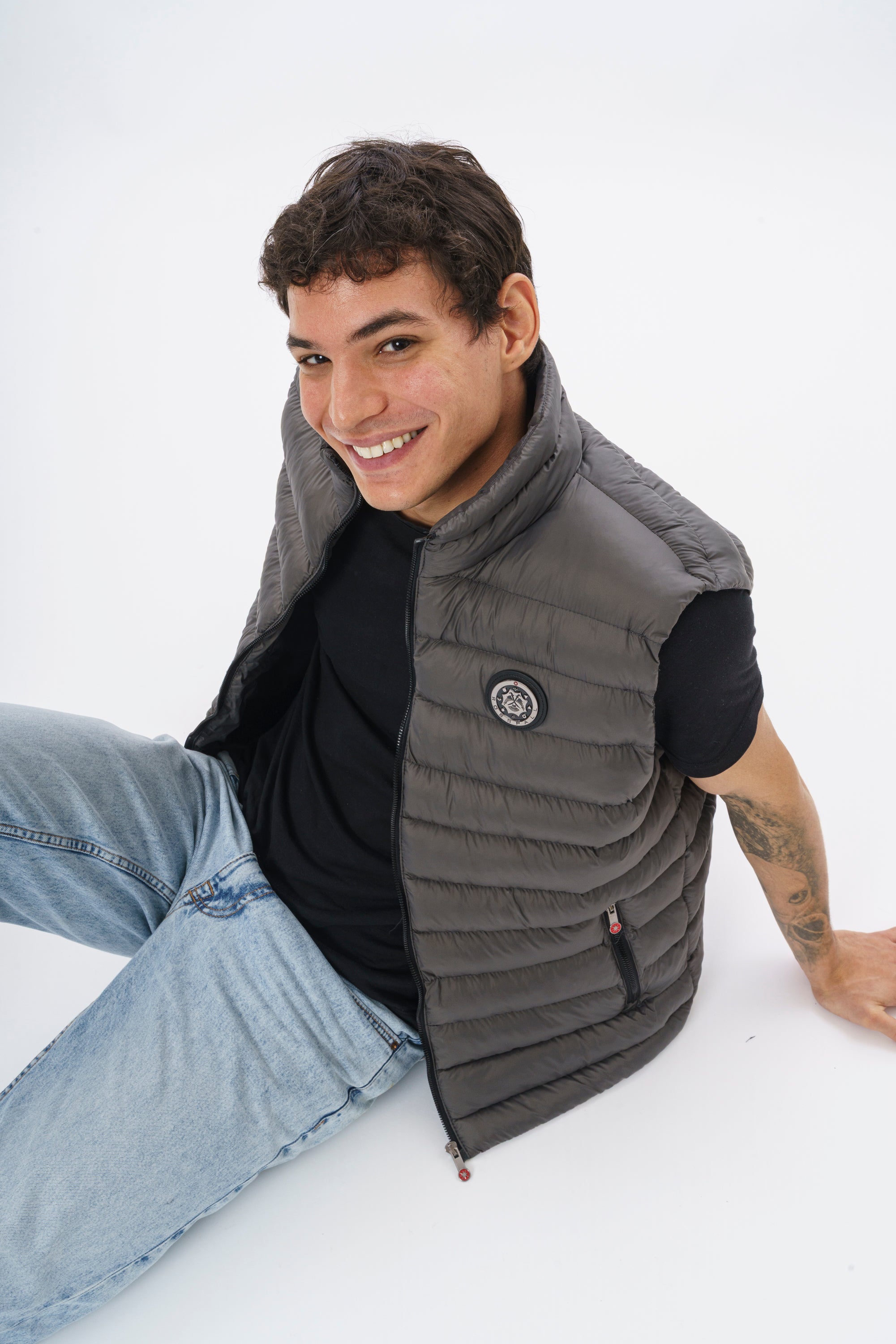 ROSSPALL Elevated Puffer Vest – Soft-Touch Finish & Refined Details