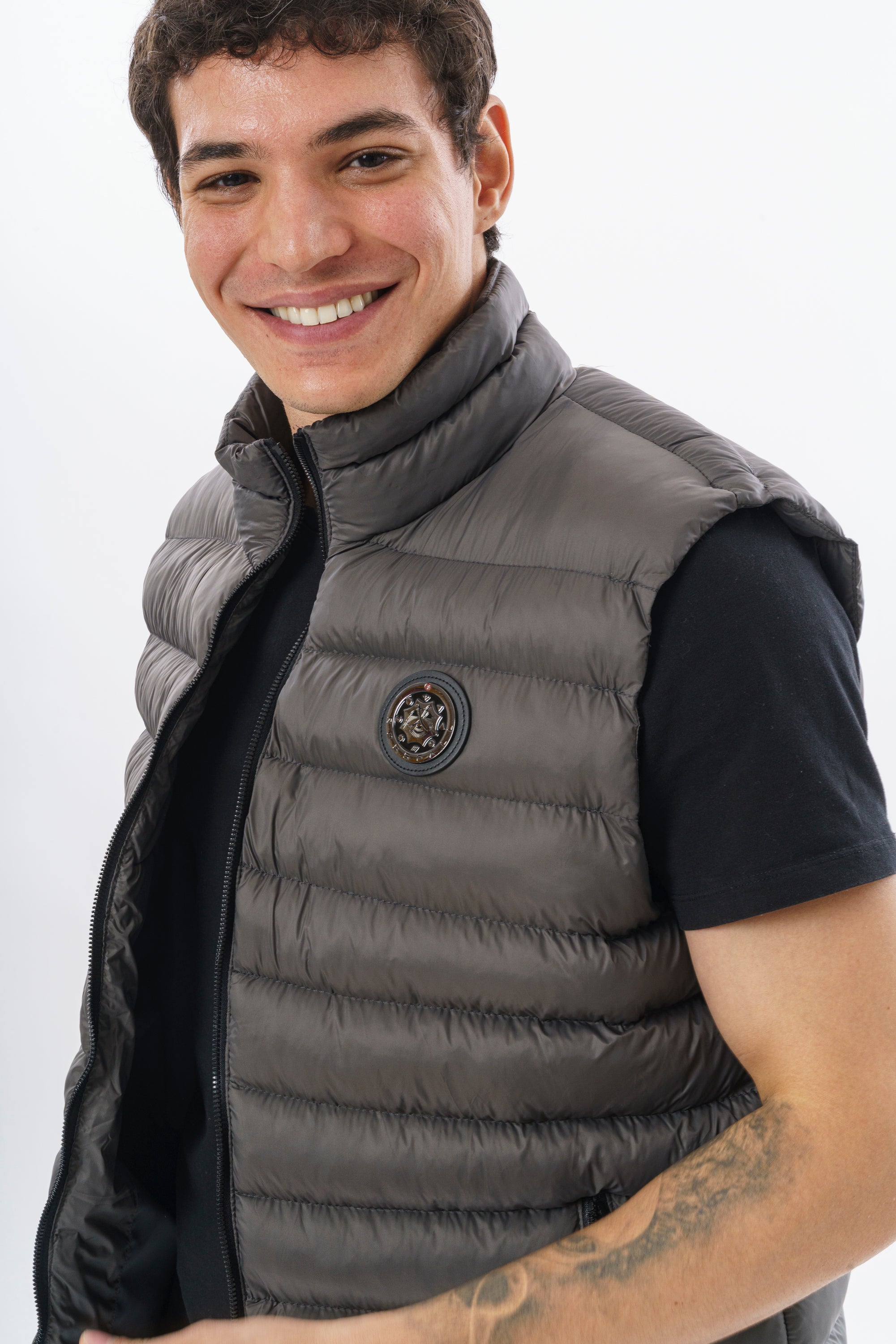 ROSSPALL Elevated Puffer Vest – Soft-Touch Finish & Refined Details