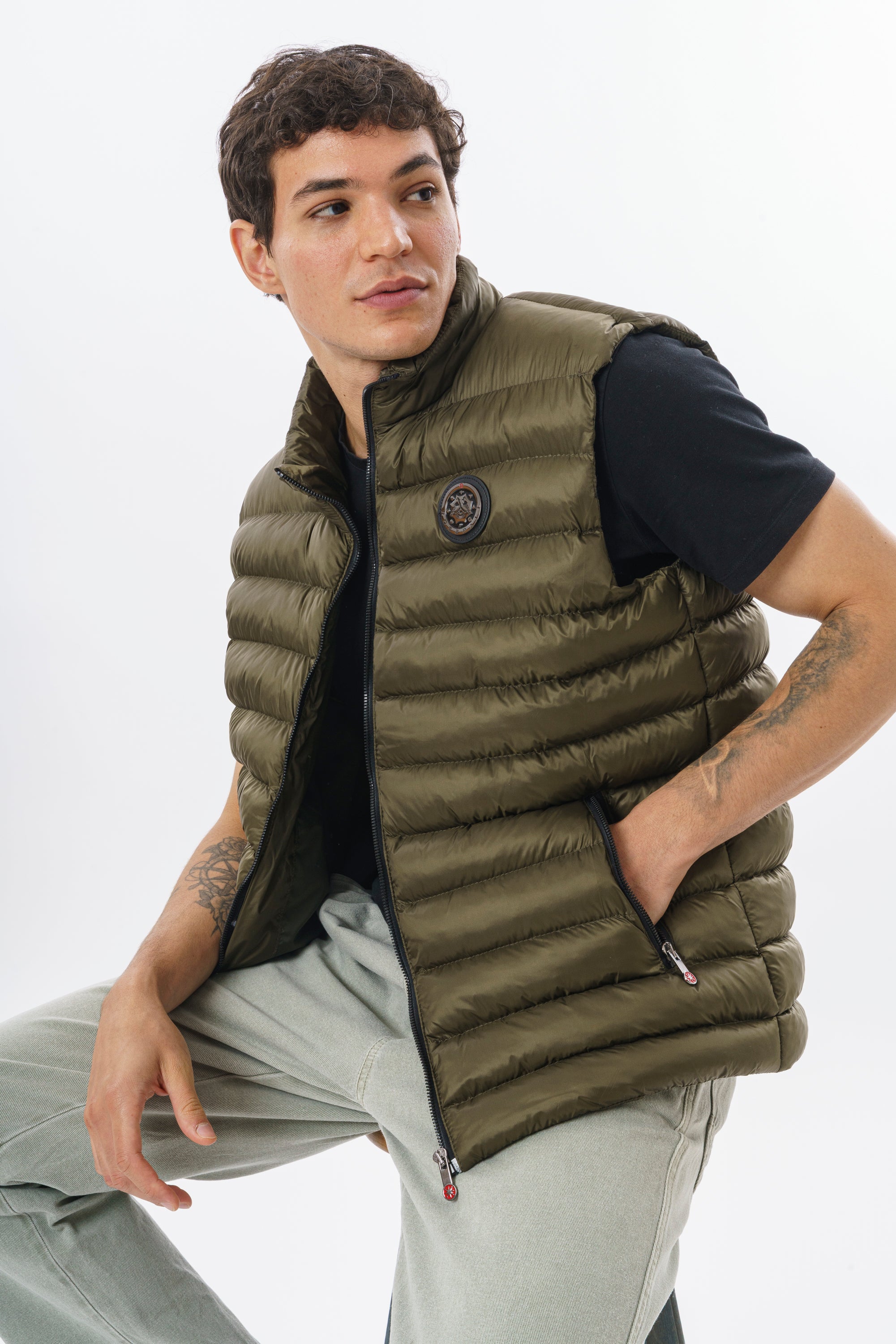 ROSSPALL Elevated Puffer Vest – Soft-Touch Finish & Refined Details